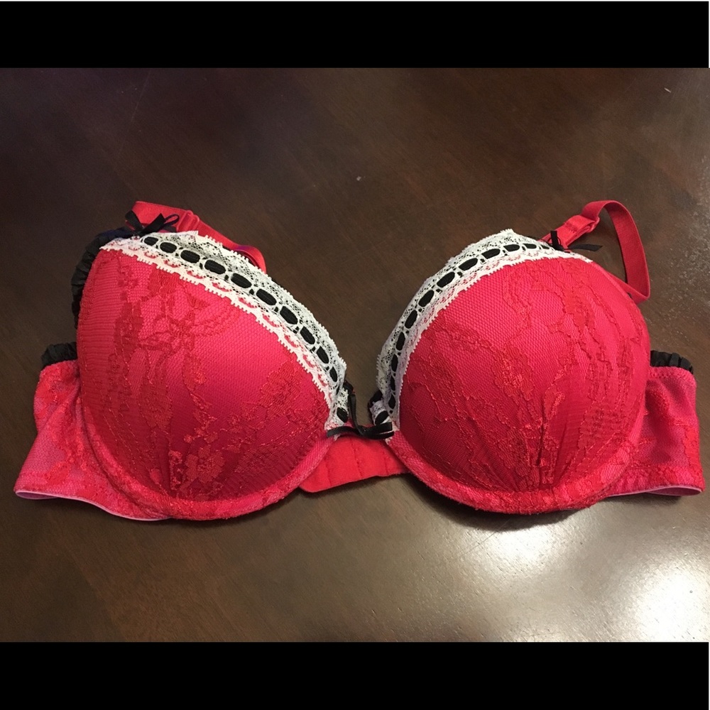 34B VS Sexy Little Things